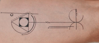 COME PRESERVARE UN TATUAGGIO LINEA SOTTILE NEL TEMPO?